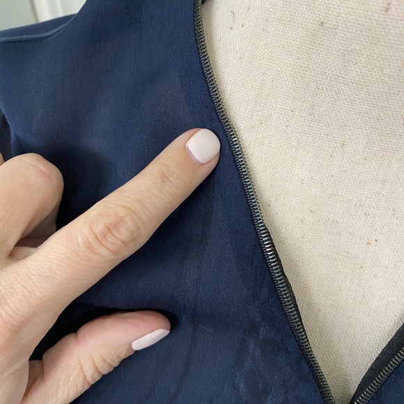 Elie Tahari mixed media zip up blouse - Picture 5 of 6